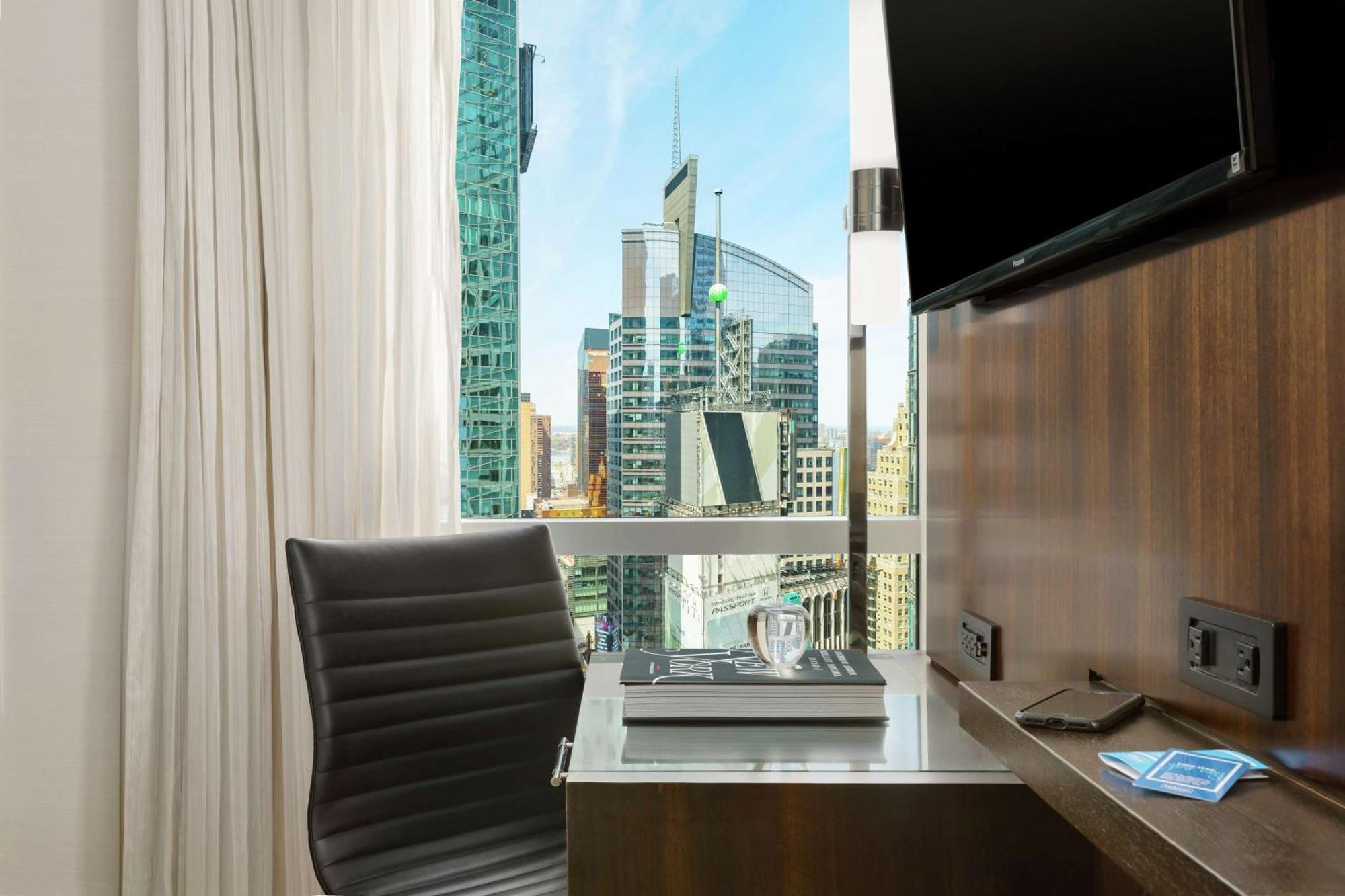 Hilton Garden Times Square Central 3*