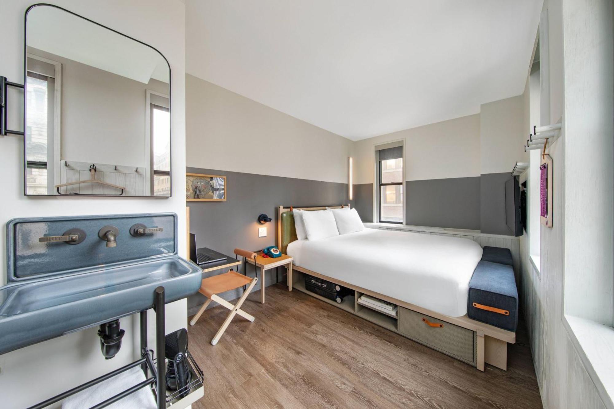 Moxy Nyc Times Square Hotel 4*