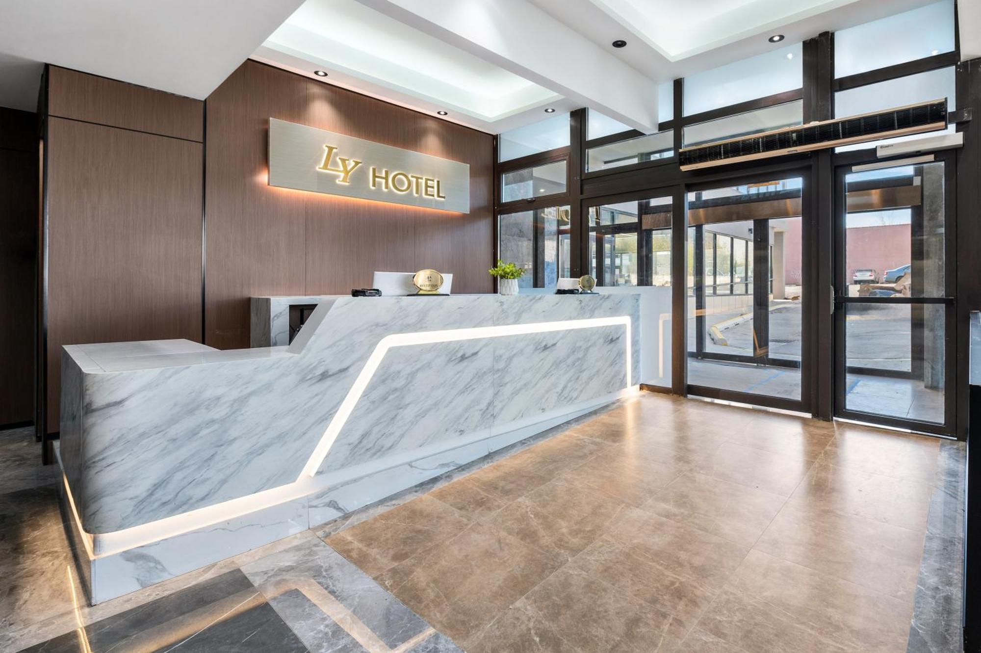 Ly Hotel 2*