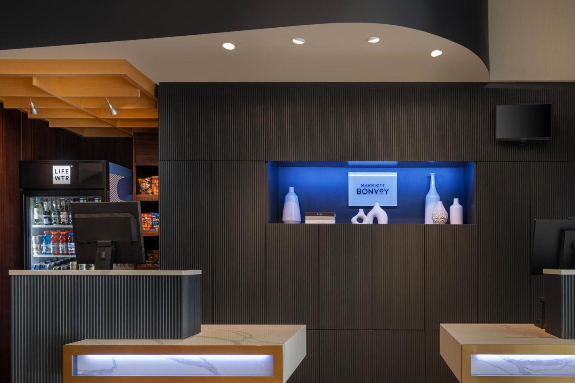 Courtyard By Marriott Manhattan / Soho Hotel