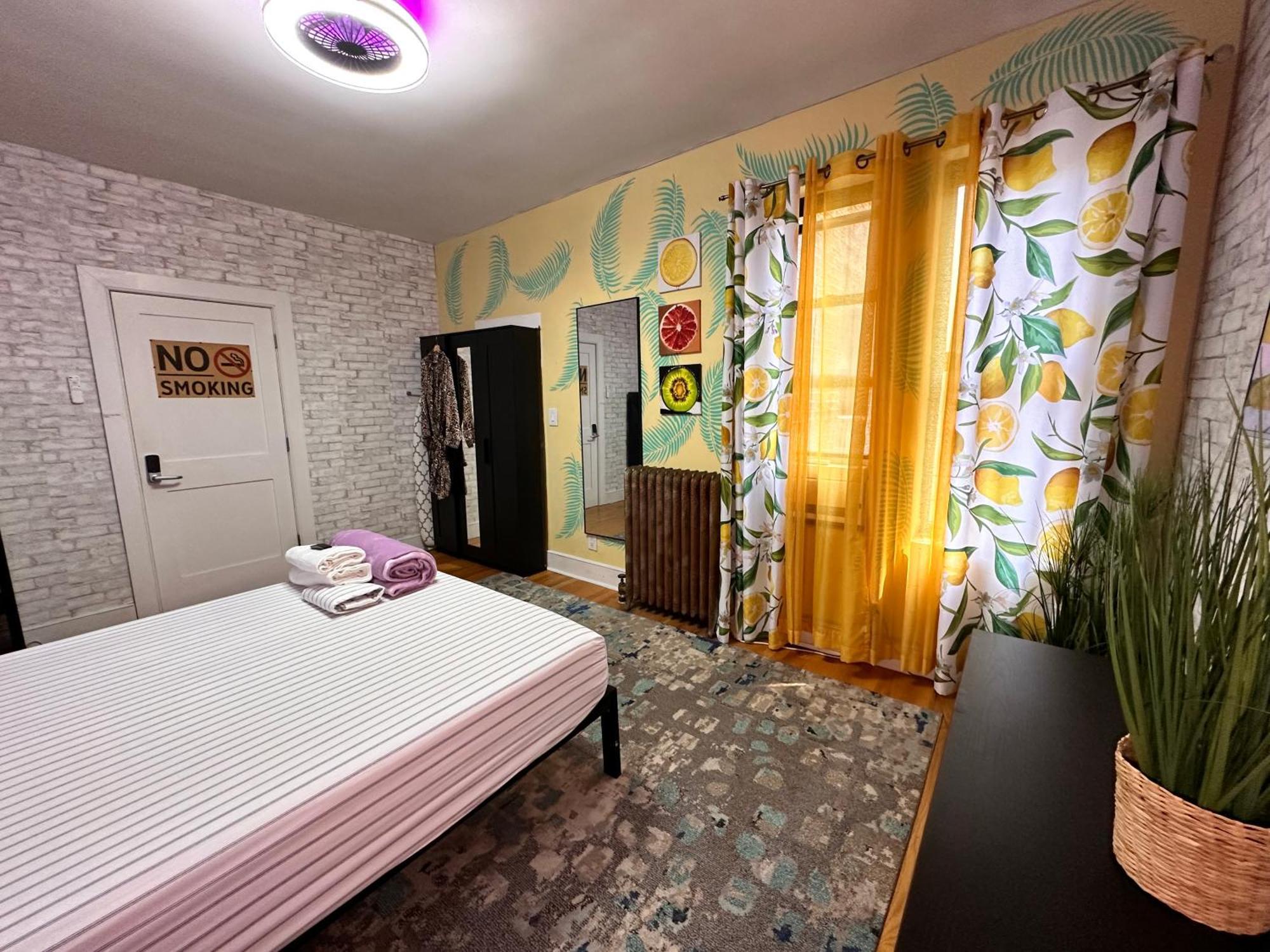 Modern Xl Queen Room Comfort & Character In Harlem