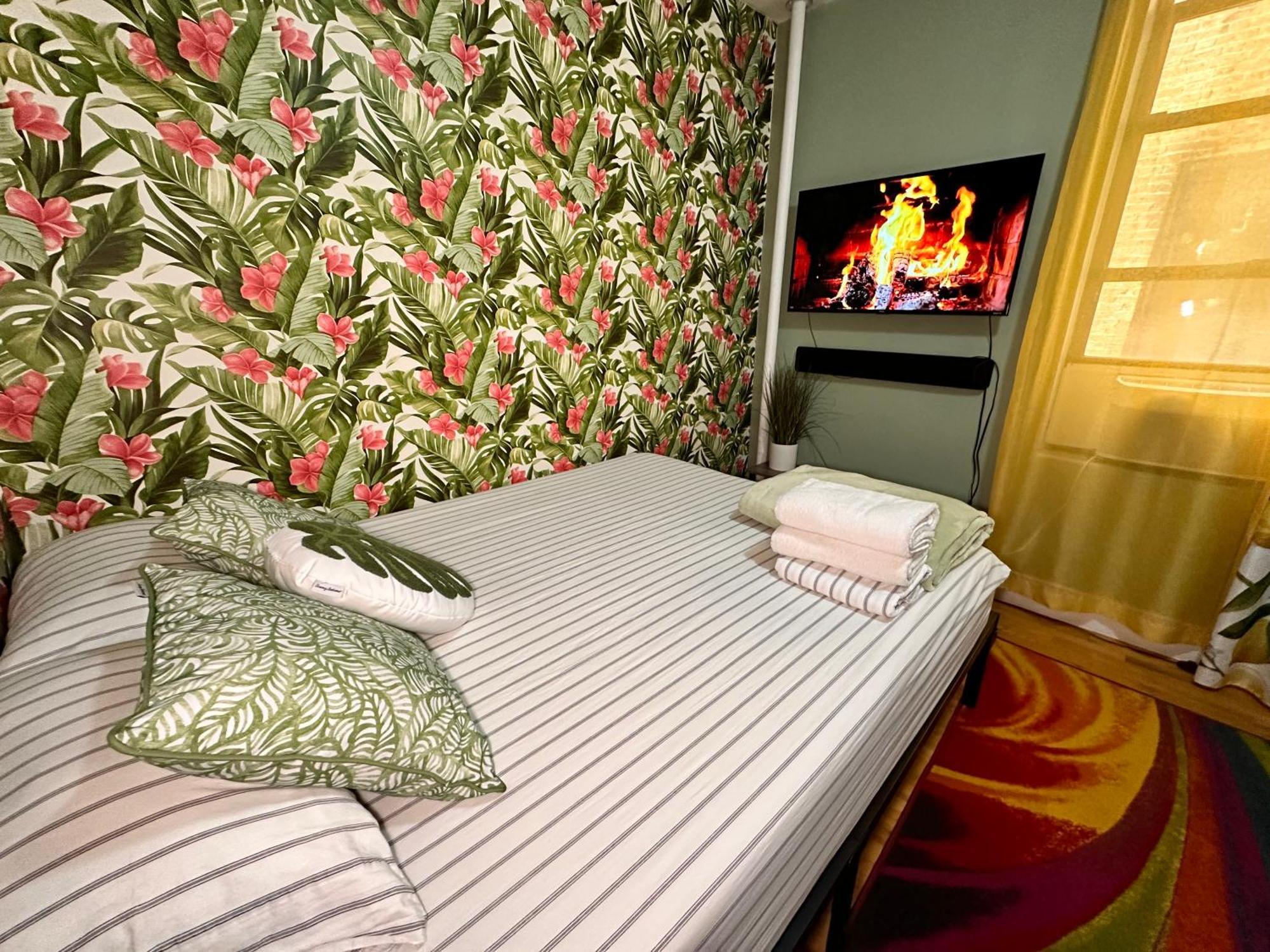 Apartment Tropical Comfort Room In Harlem Cozy Stay With Snacks & Style *