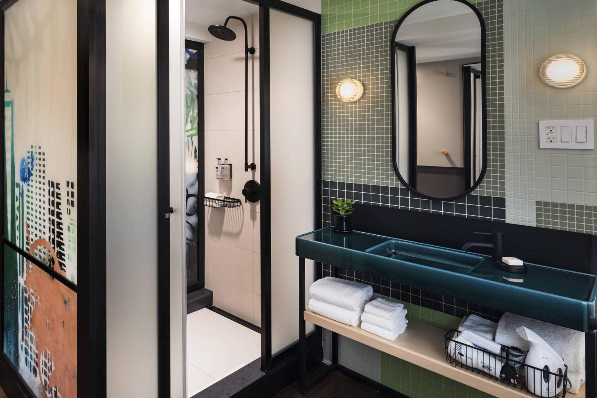 Moxy Nyc East Village 4*