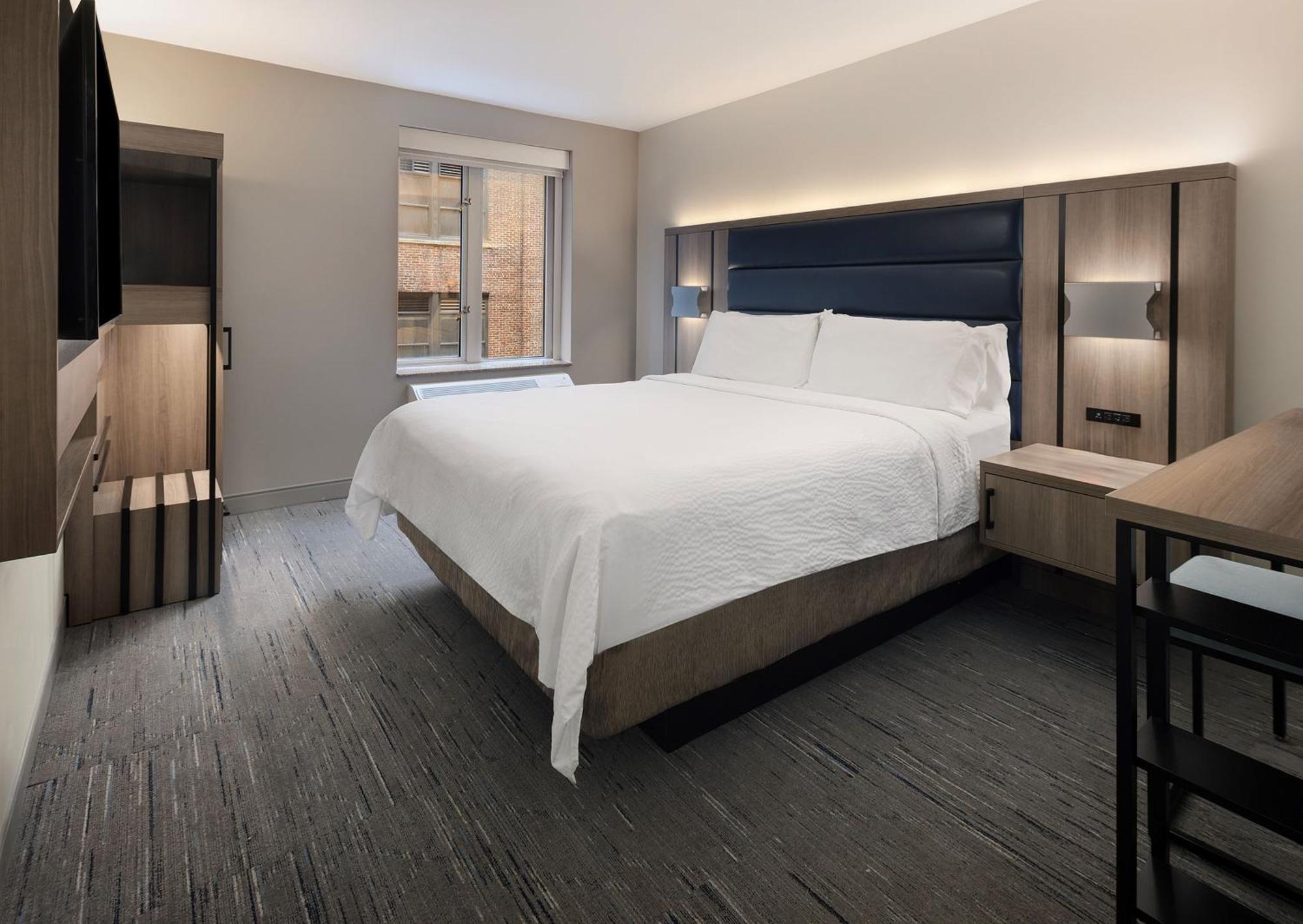 Holiday Express City Chelsea By Ihg Hotel 3*
