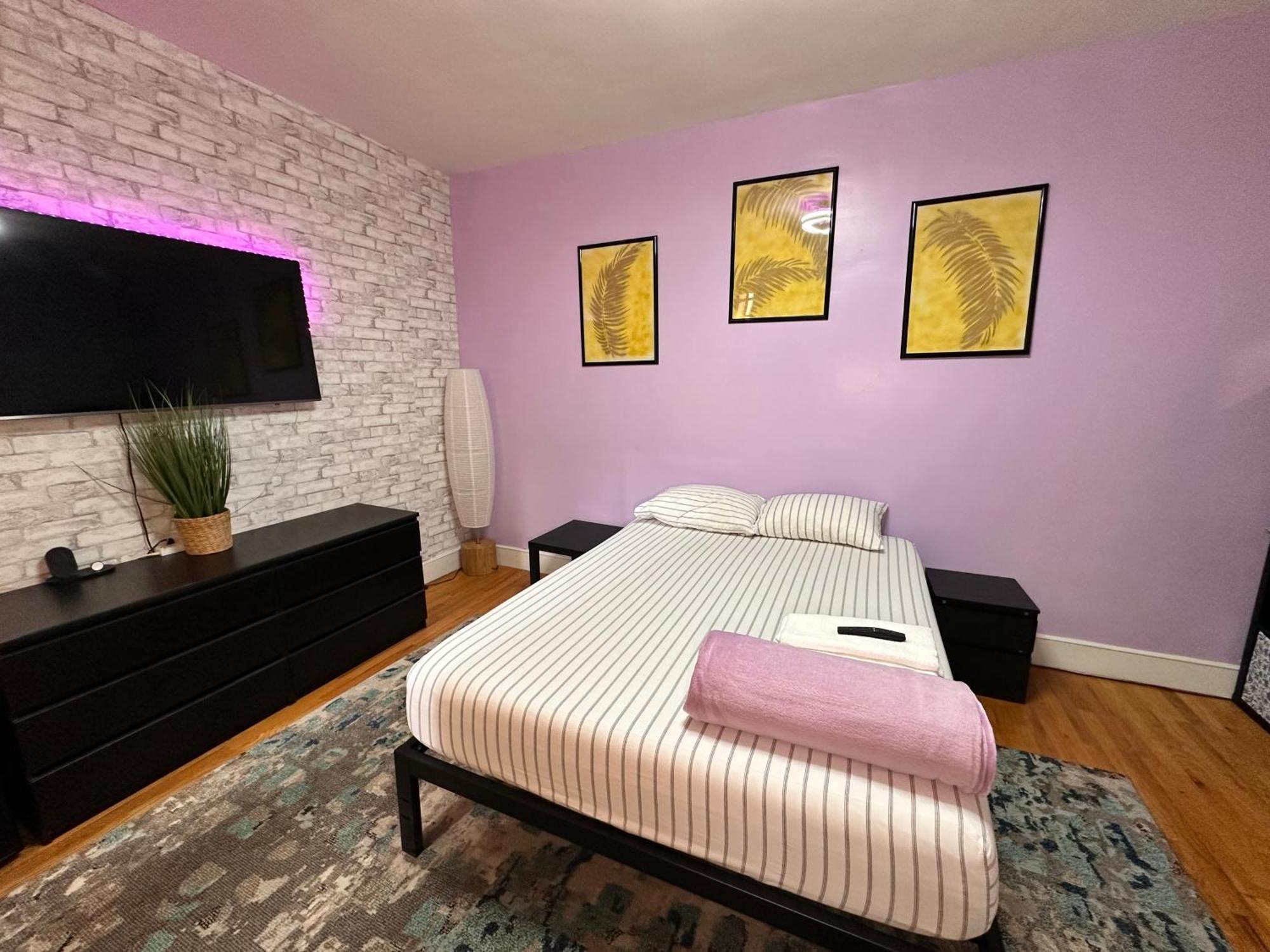 Modern Xl Queen Room Comfort & Character In Harlem Apartment New York