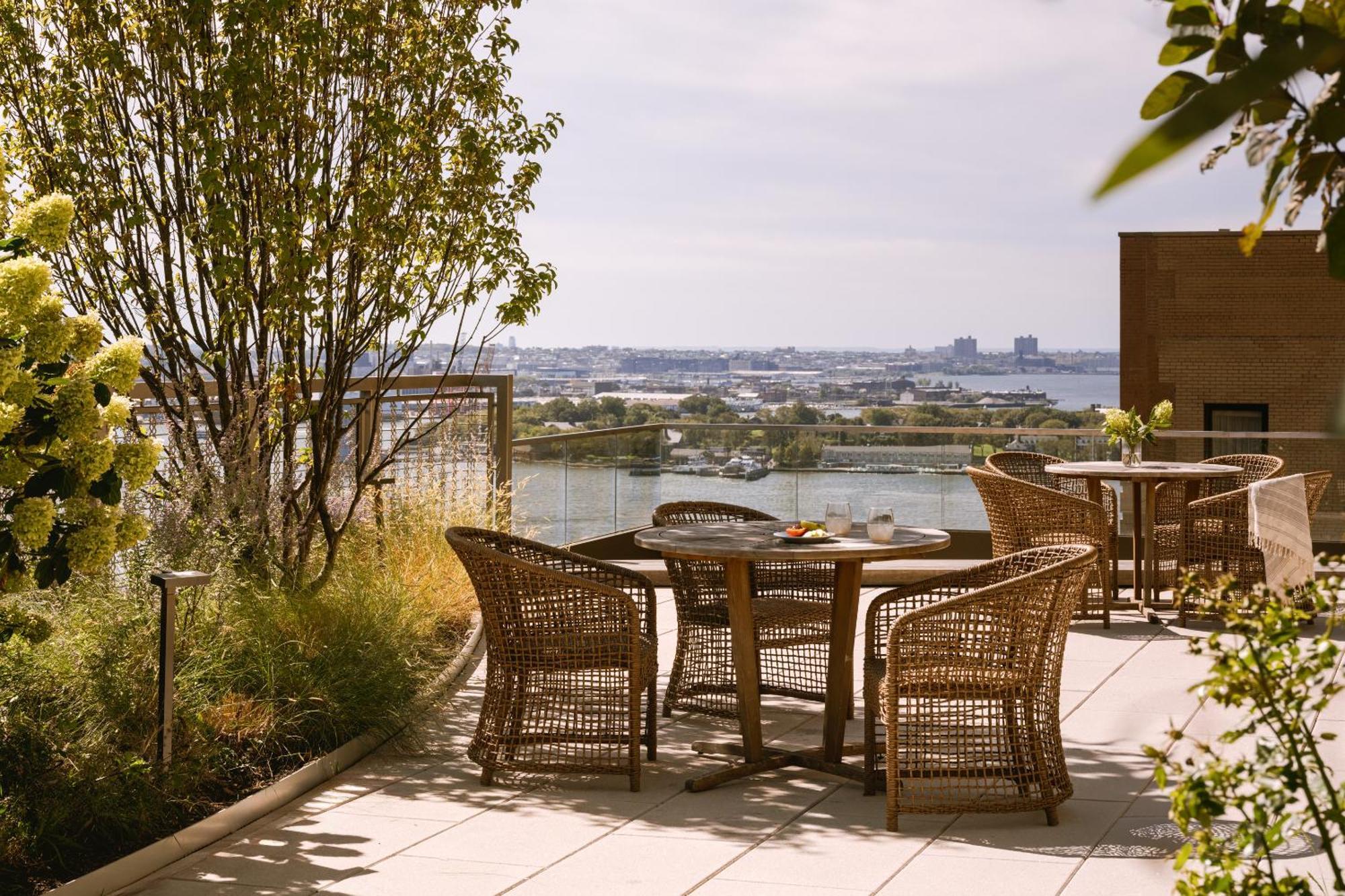 Sonder Battery Park Aparthotel 2*