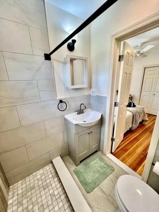 Apartment Modern - 3 Bedrooms, 2 Bathrooms *