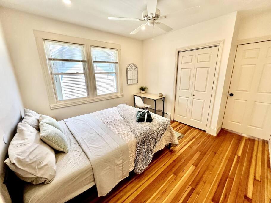 Modern - 3 Bedrooms, 2 Bathrooms Apartment