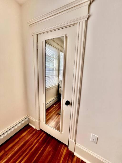 Modern - 3 Bedrooms, 2 Bathrooms * New York