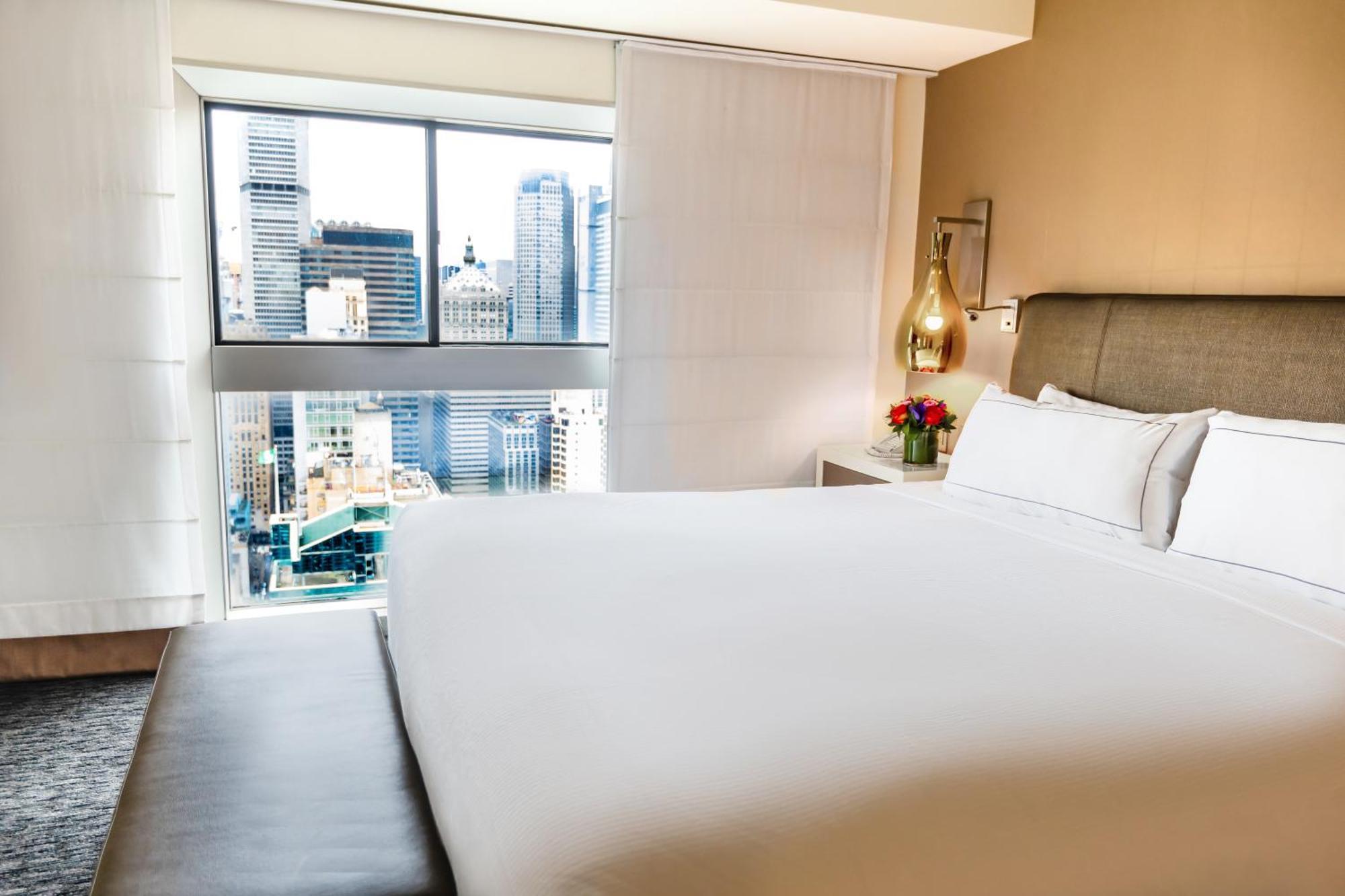 Millennium Hilton One Un Plaza 4*