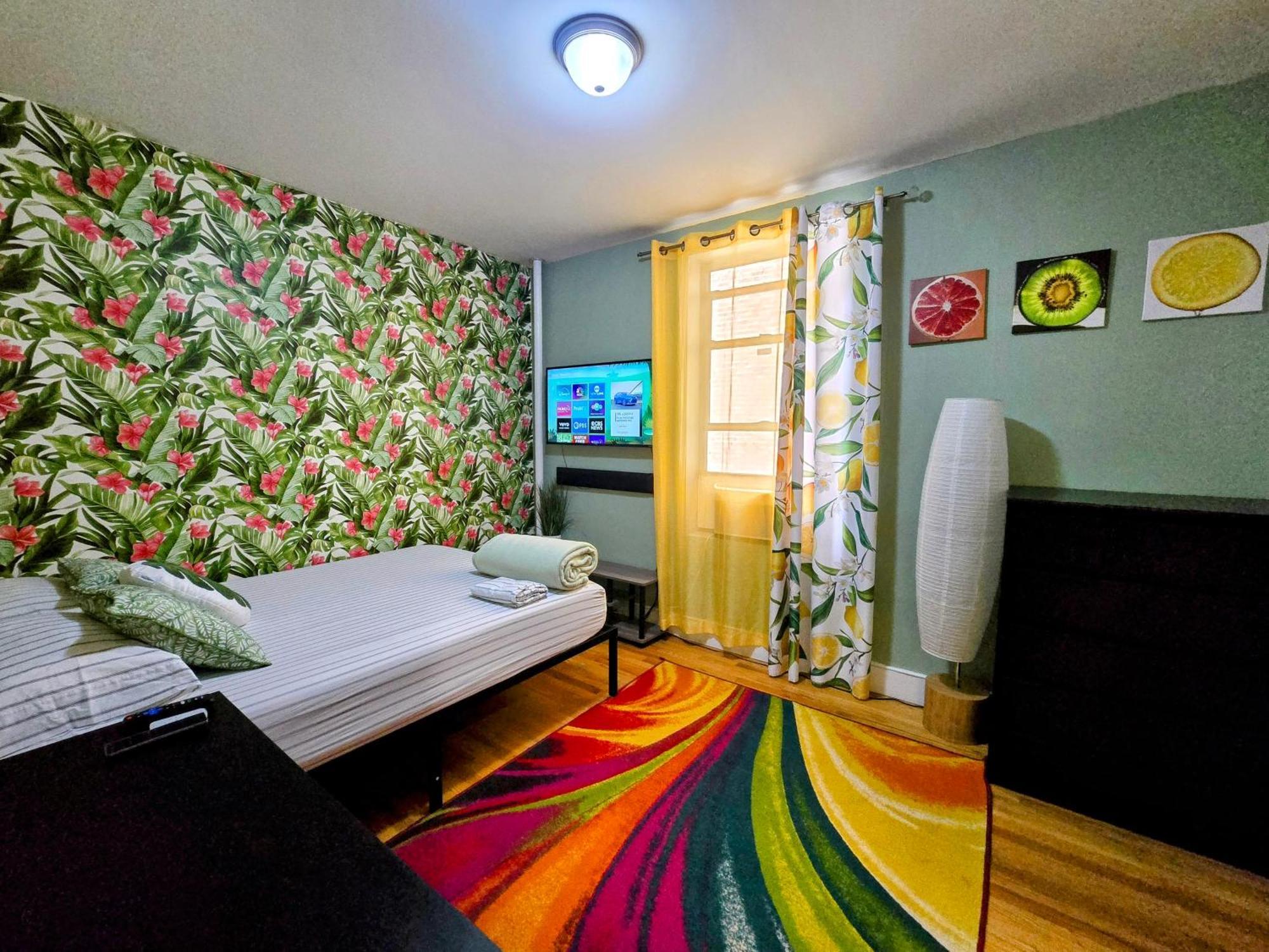 Apartment Tropical Comfort Room In Harlem Cozy Stay With Snacks & Style