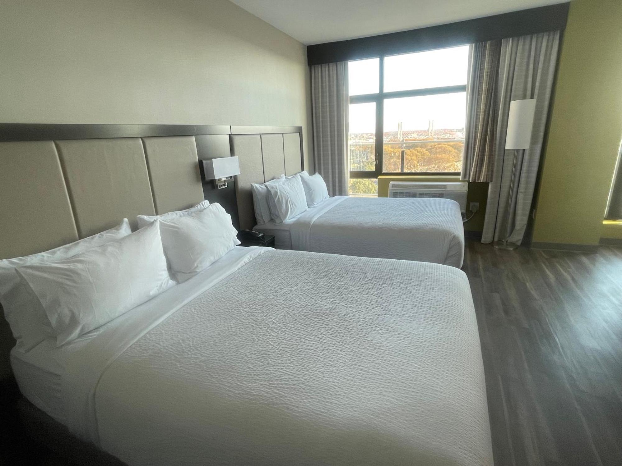Express Long Island E - By Ihg New York