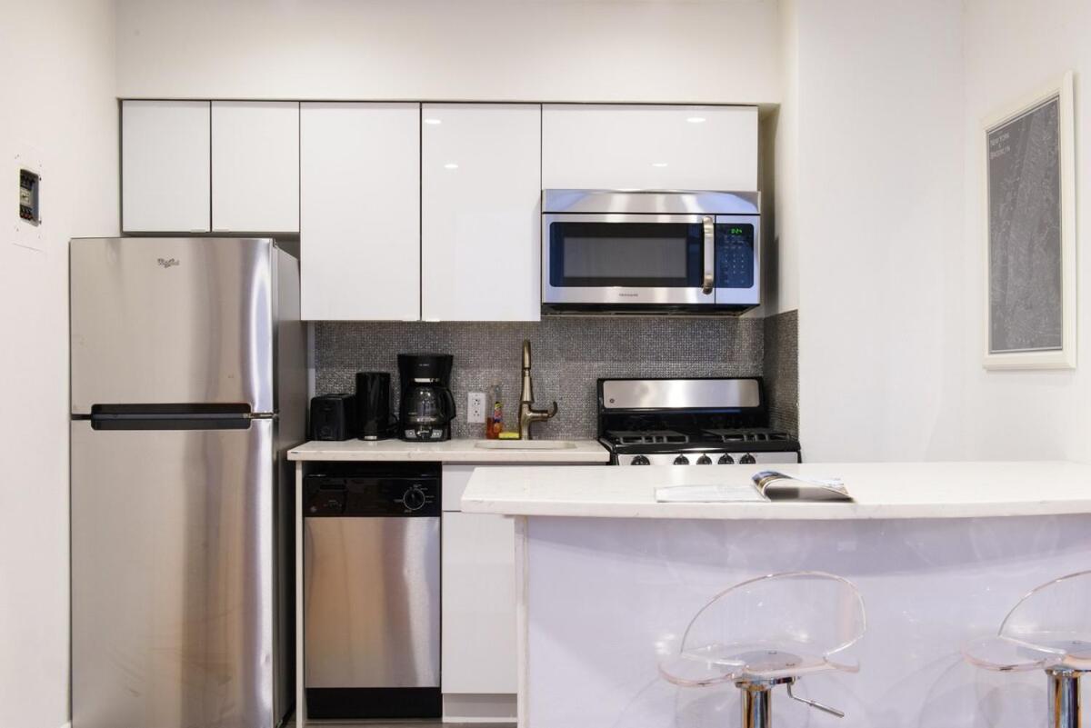 26-4b Newly Furnished 1br W&d Courtyard * New York
