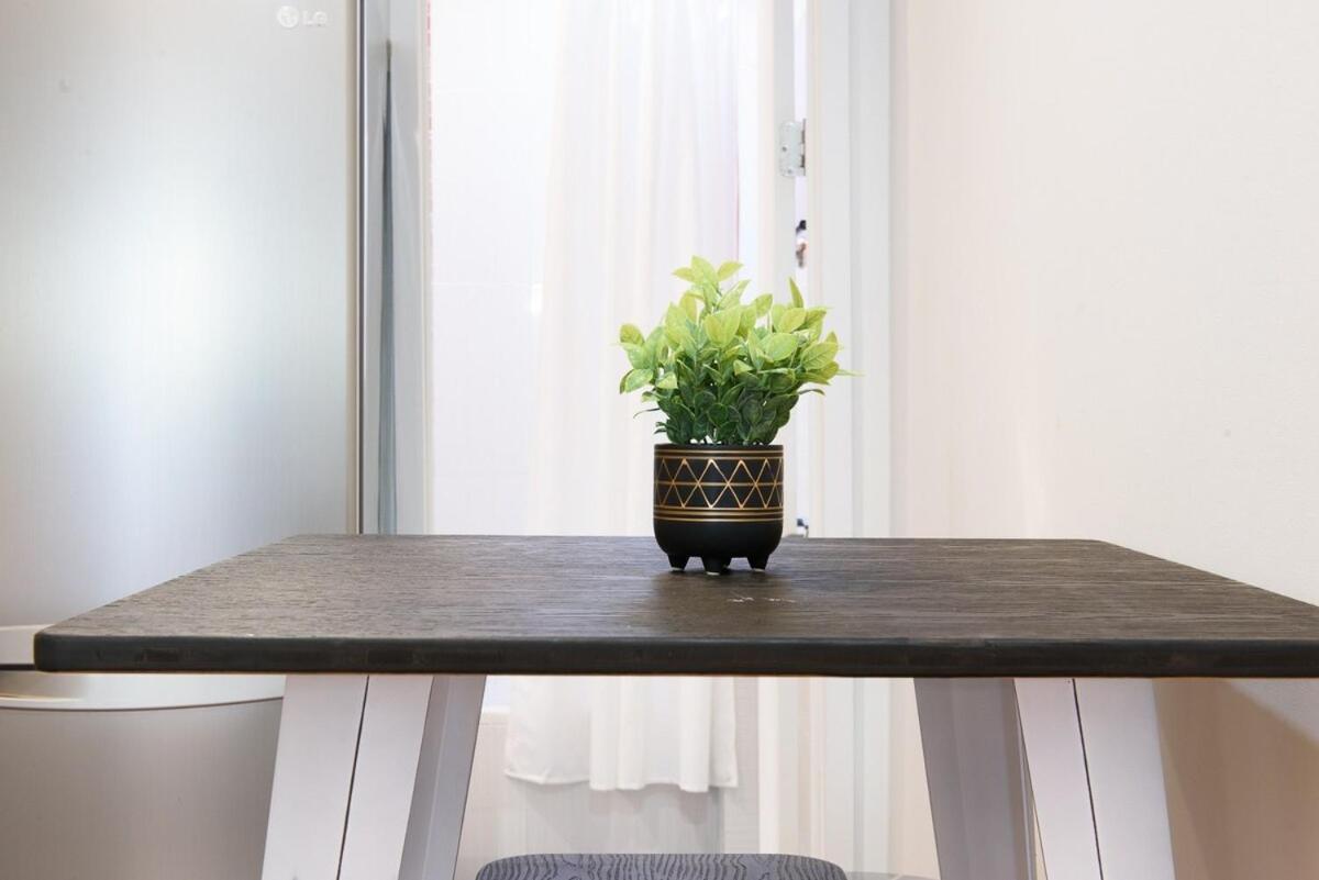 24-17 Renovated Prime Location Wd * New York