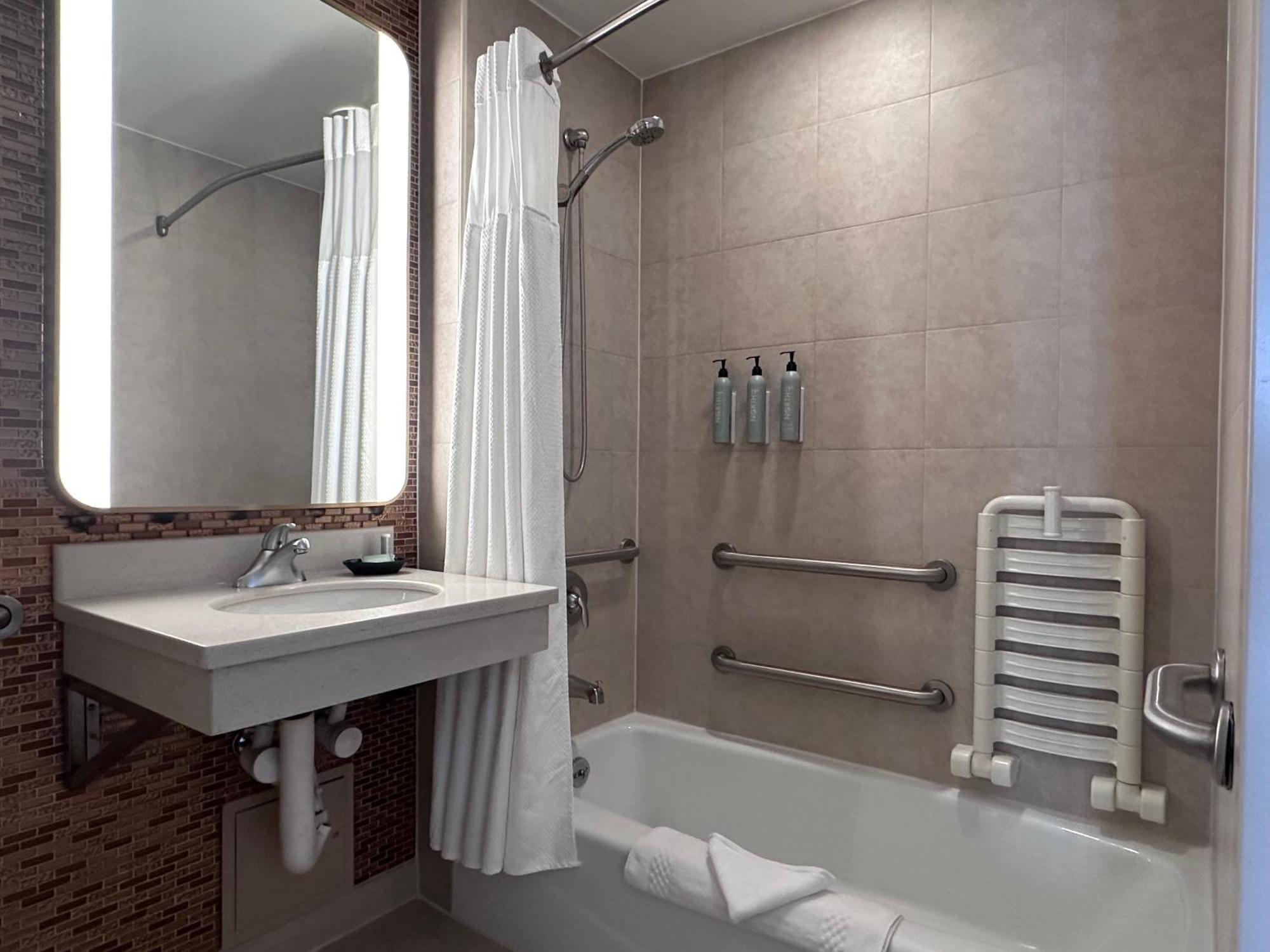 Courtyard By Marriott Manhattan / Soho Hotel 4*