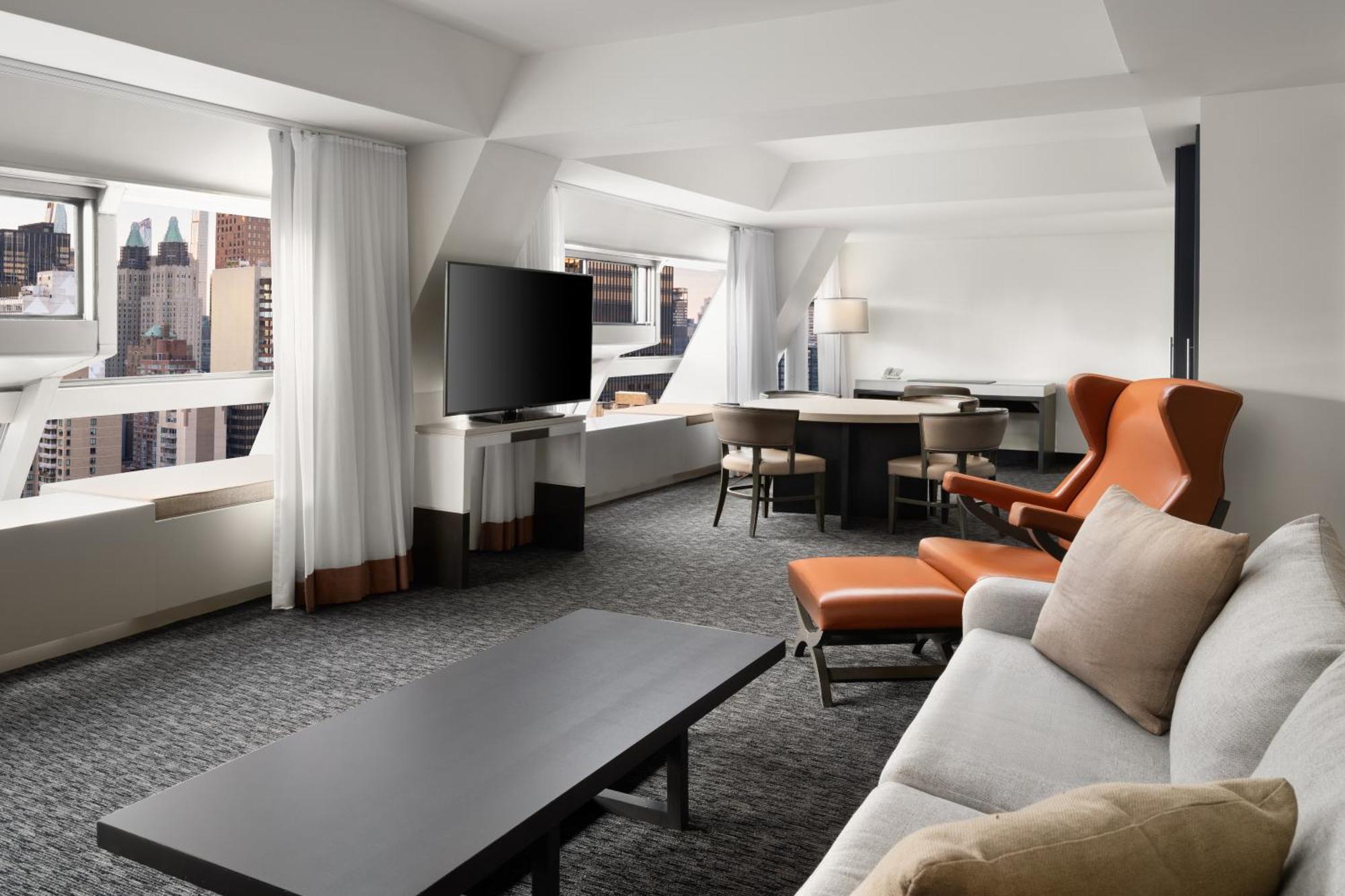 Millennium Hilton One Un Plaza Hotel 4*