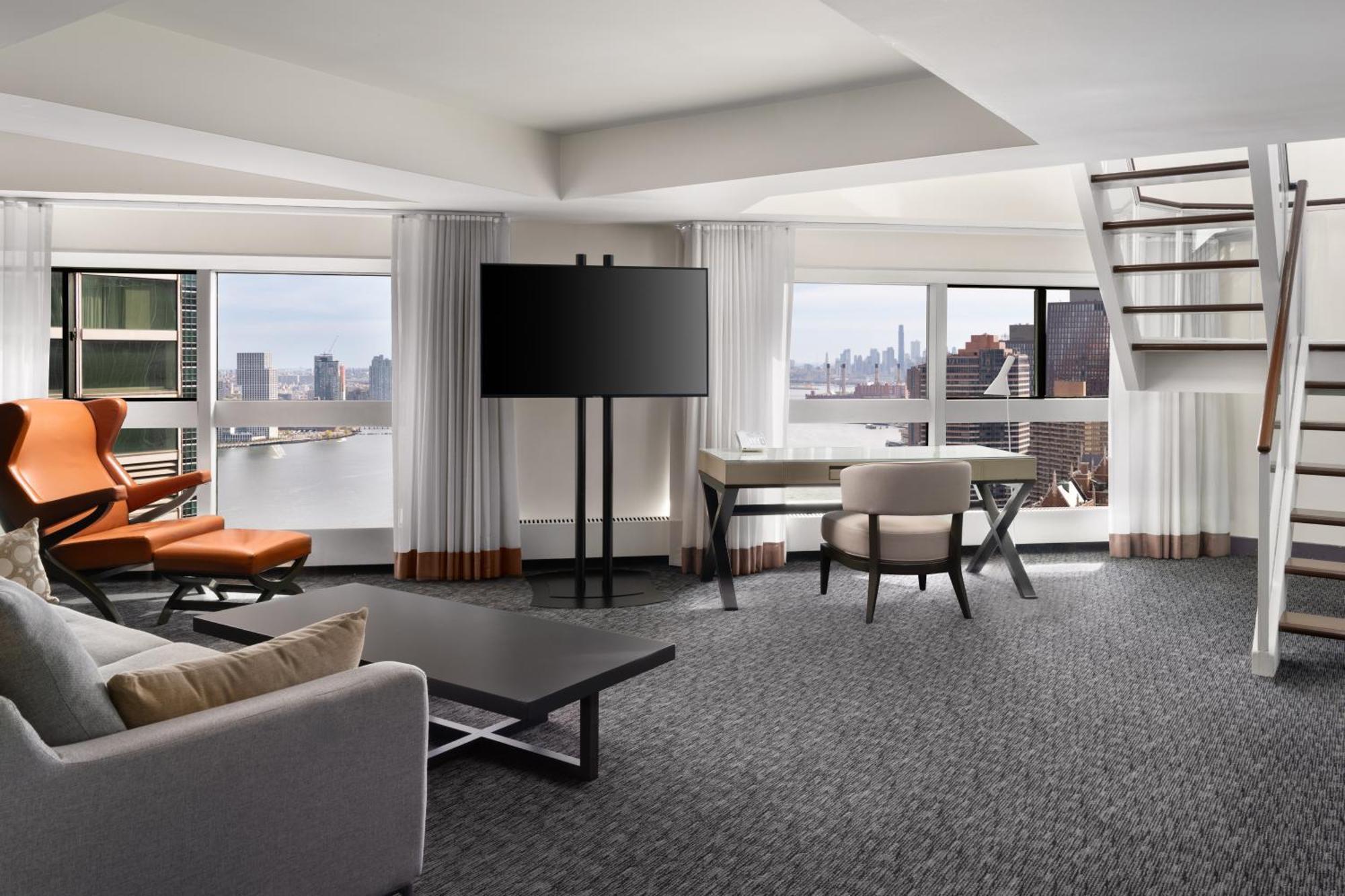 Millennium Hilton One Un Plaza Hotel 4*