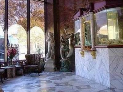 Paris Hotel