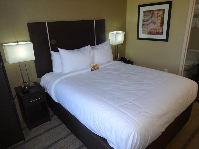 Quality Near Sunset Park Hotel 3*