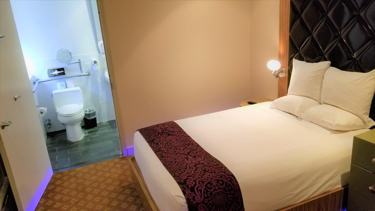 Night Broadway Hotel