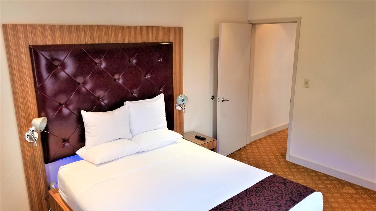 Night Broadway 3*