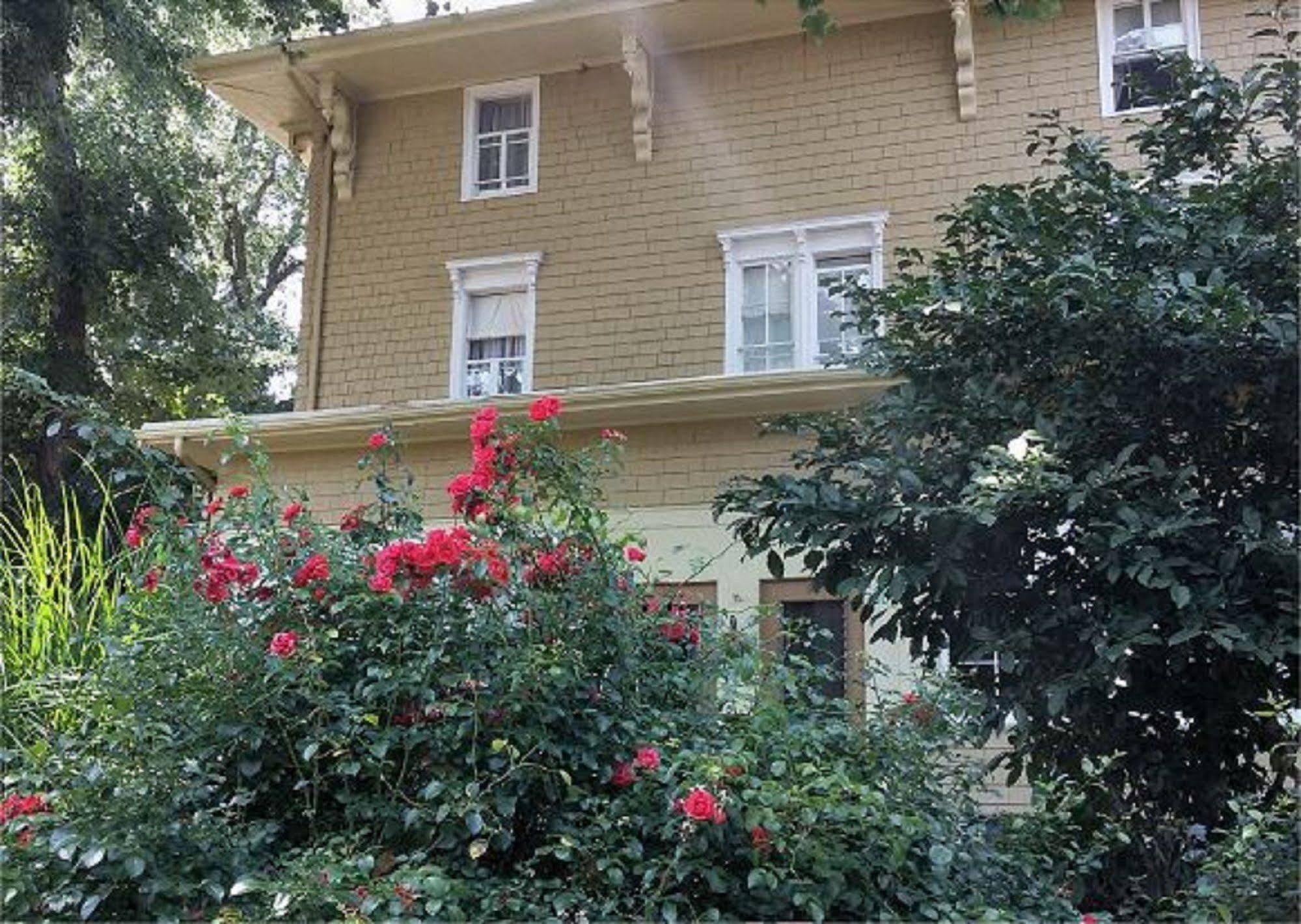 Victorian Of Staten Island Bed & Breakfast