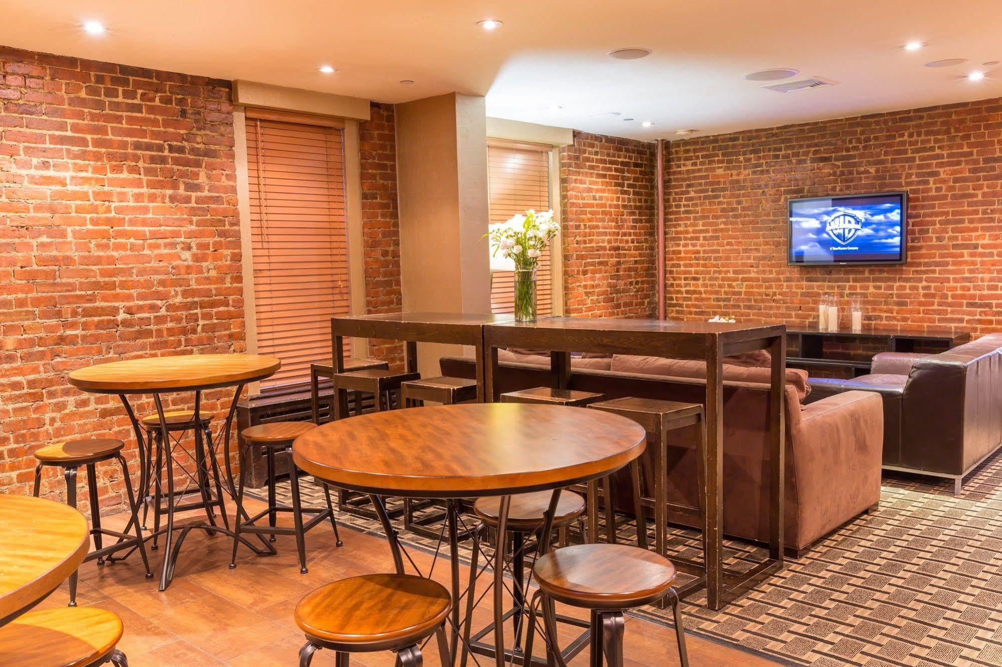 Hostel Broadway &