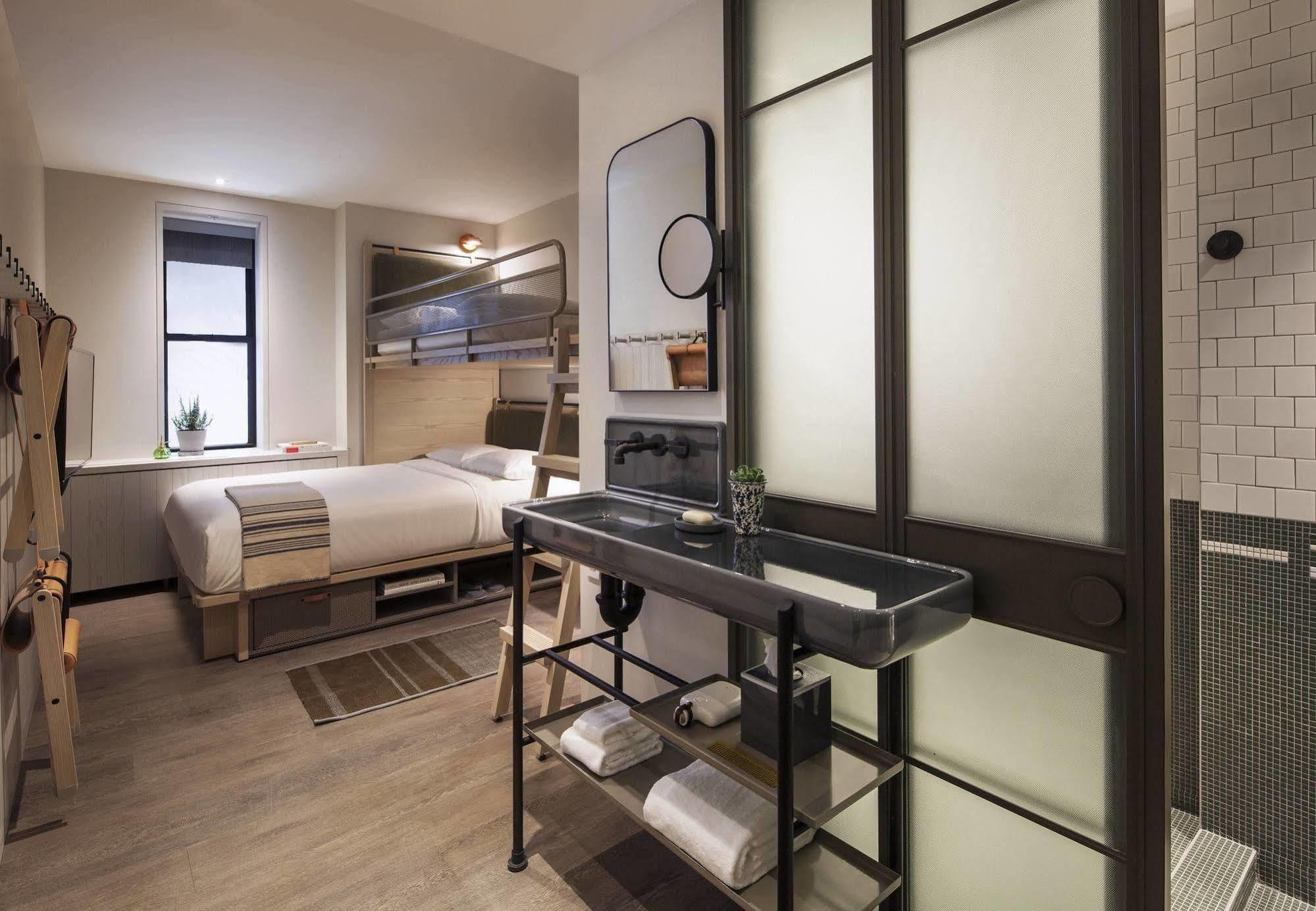 Moxy Nyc Times Square Hotel 4*