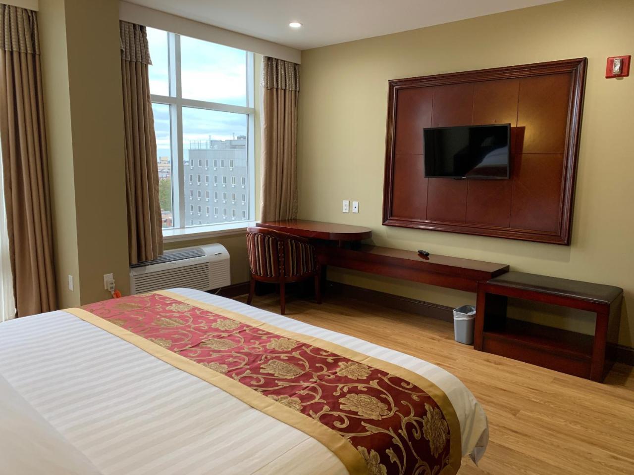 The Queens Hotel 2*