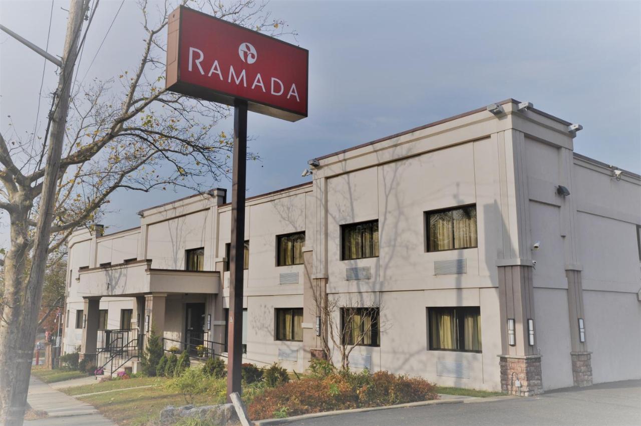 Ramada By Wyndham Staten Island 3*