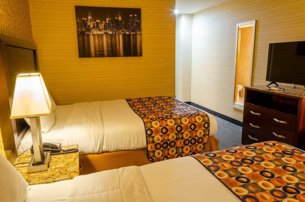 Elmhurst Hotel 3*